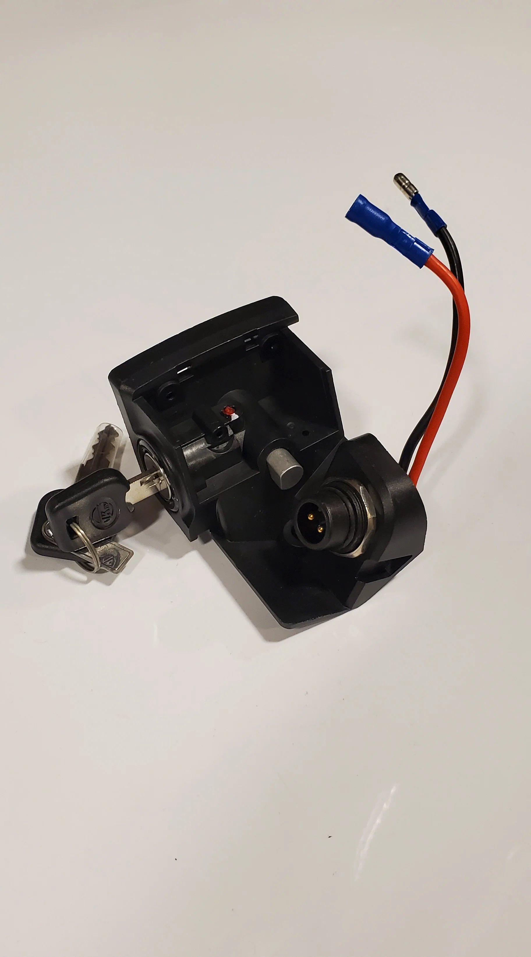 Battery Lock (Gio Peak) - PBC1521XL